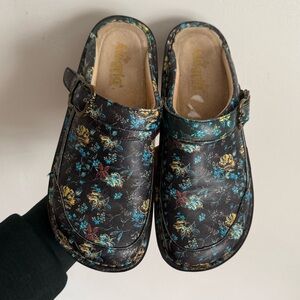 Alegria Floral Leather Clogs Slip On Comfort Shoes Women’s Size 40